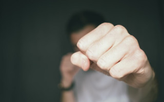 В Киеве подрались водители маршрутки и авто: летели даже волосы, видео