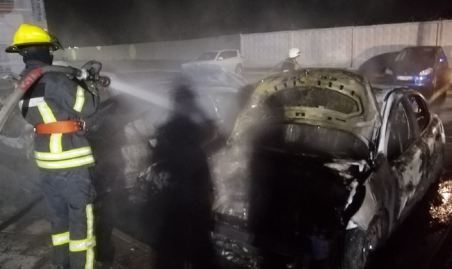 Под Киевом на парковке горели автомобили