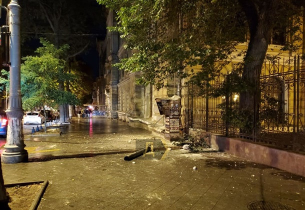 В Одессе со здания библиотеки университета рухнула часть фасада