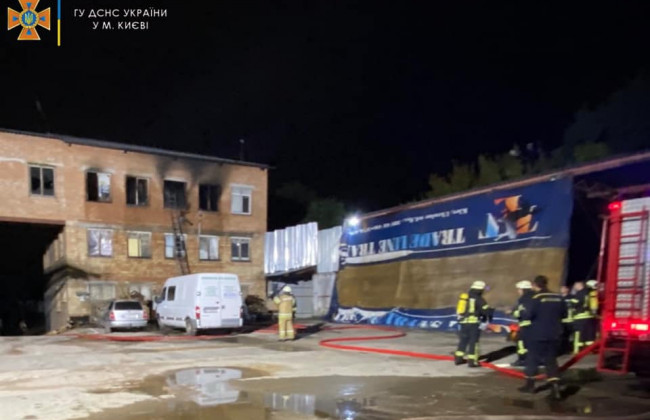 В Киеве вспыхнул пожар в хостеле: один человек погиб