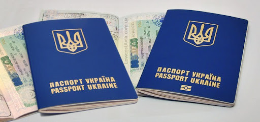 В Украине проверят все загранпаспорта: что случилось