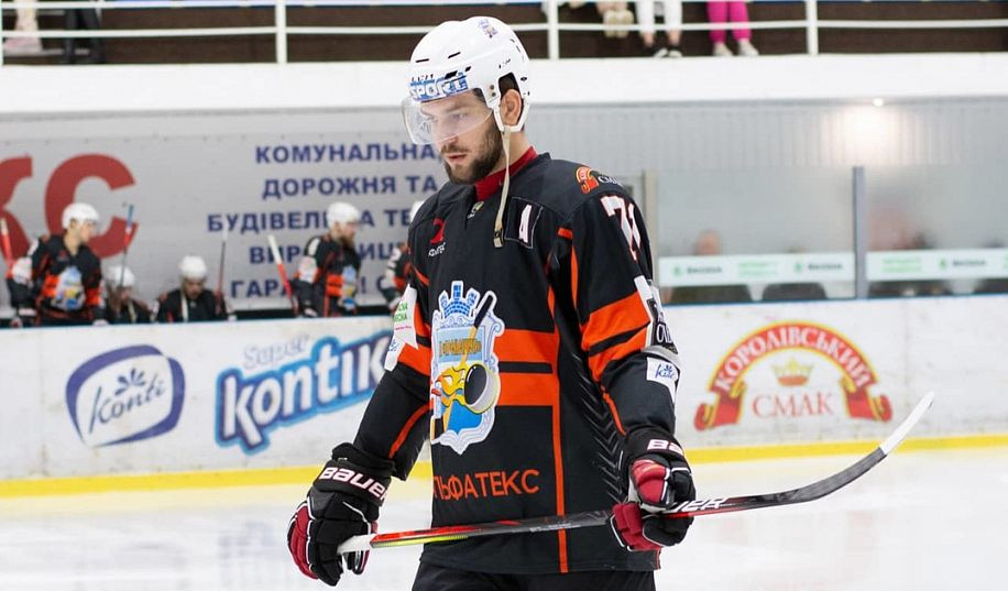 Акт расизма: Федерация хоккея Украины осудила поведение игрока за двоякий жест