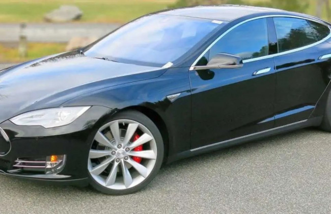Tesla отказалась от ремонта по гарантии Model S, которая попала под сильный дождь