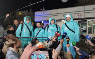 Усик вернулся в Украину после боя с Джошуа: чемпионские пояса прилетят позже