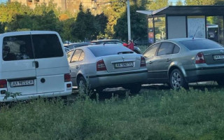 «Трое из ларца»: киевлян возмутили «герои парковки», фото