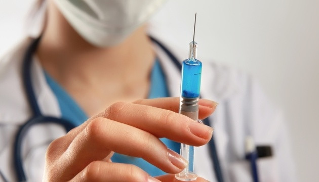 В Украине за сутки вакцинировали более 37 тысяч украинцев