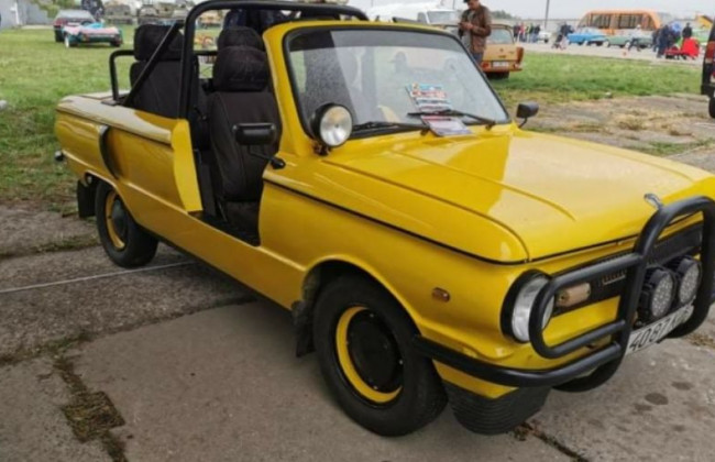 Отсутствуют двери и крыша: в Киеве презентовали уникальный «Запорожец», фото