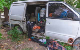 Жил в брошенном автомобиле: в Днепре загадочно умер 20-летний парень