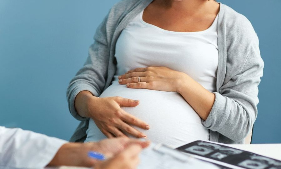 Вакцинация от коронавируса препаратом Pfizer: можно ли прививать беременных женщин