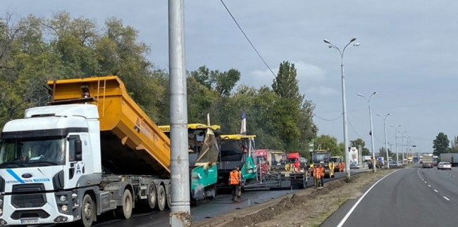 На въезде в Днепр ремонтируют трассу и путепровод: движение затруднено