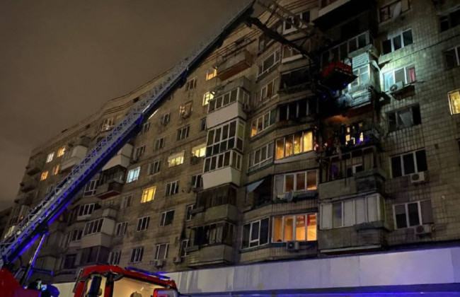 В Киеве вспыхнул пожар в многоэтажке