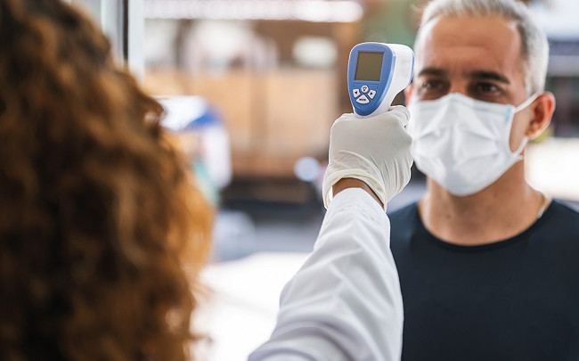 Названы симптомы и признаки коронавируса у взрослого человека