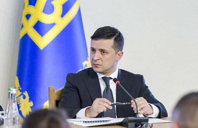 Зеленский подписал два новых взаимоисключающих закона о переходе права собственности на землю