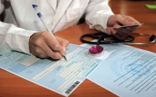 Больничные могут выдать в бумажном виде: Ляшко назвал 4 случая