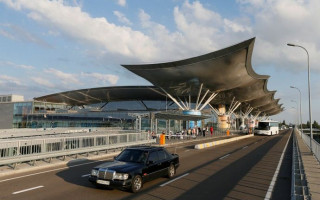 В аэропорту Борисполь закрыли две парковки рядом с терминалом D