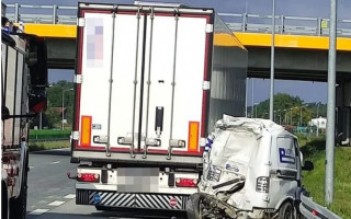 В Польше погиб украинец: грузовик раздавил машину дорожной службы