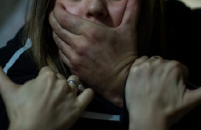 Обколол наркотиками и изнасиловал: в Мариуполе мужчина надругался над 17-летней