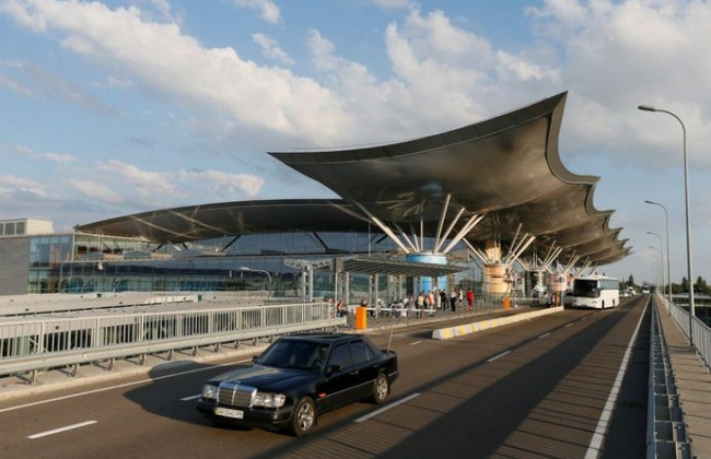 В аэропорту Борисполь закрыли две парковки рядом с терминалом D