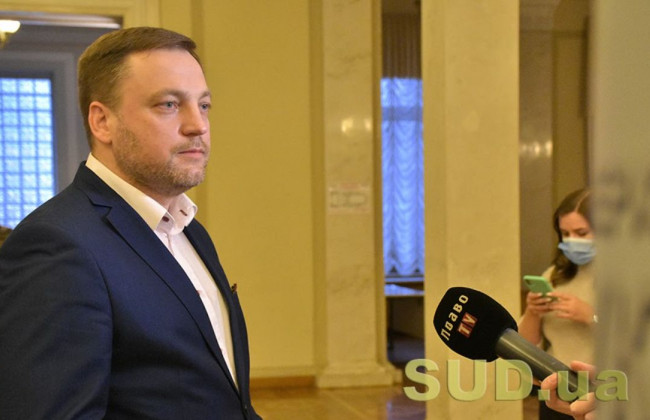 Мы должны принять закон об обороте оружия, — Денис Монастырский