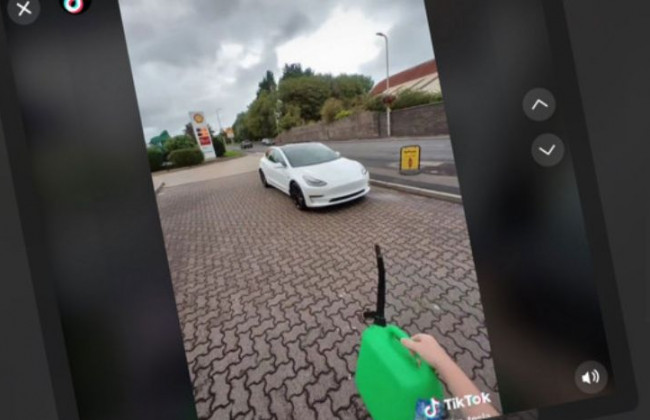 Водитель Tesla жестоко потроллил британцев из-за топливного кризиса, видео
