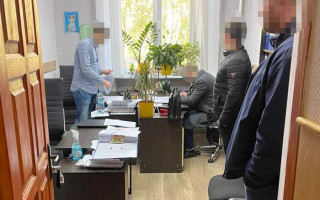 Нові обшуки у Києві: правоохоронці прийшли до комунальників із зелених насаджень