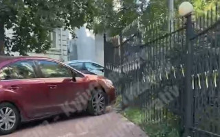 Перегородили тротуар: киевлян разозлили «герои парковки», видео