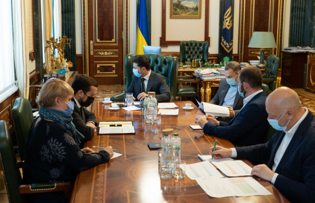 Врачу придется заплатить 34 тысячи грн и лишиться работы на год, – Офис Президента сообщил о первых итогах «зачистки» поддельных сертификатов