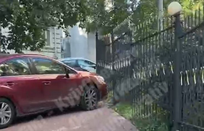 Перегородили тротуар: киевлян разозлили «герои парковки», видео