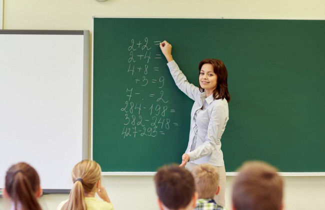 Бюджет 2022: депутати пропонують підвищити заробітну плату освітянам