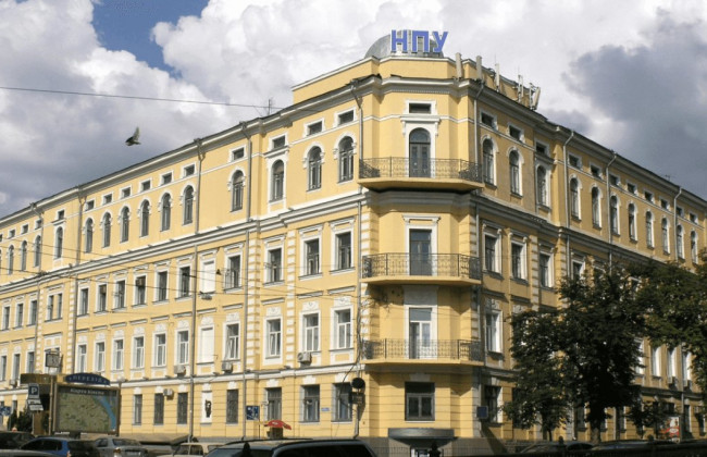 Один из киевских университетов заминировали, видео