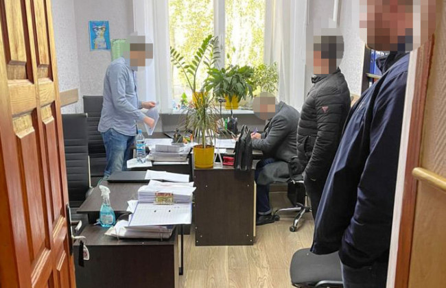 Нові обшуки у Києві: правоохоронці прийшли до комунальників із зелених насаджень