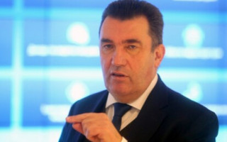 Ограничения для невакцинированных в Украине: Данилов рассказал, кто должен за этим следить