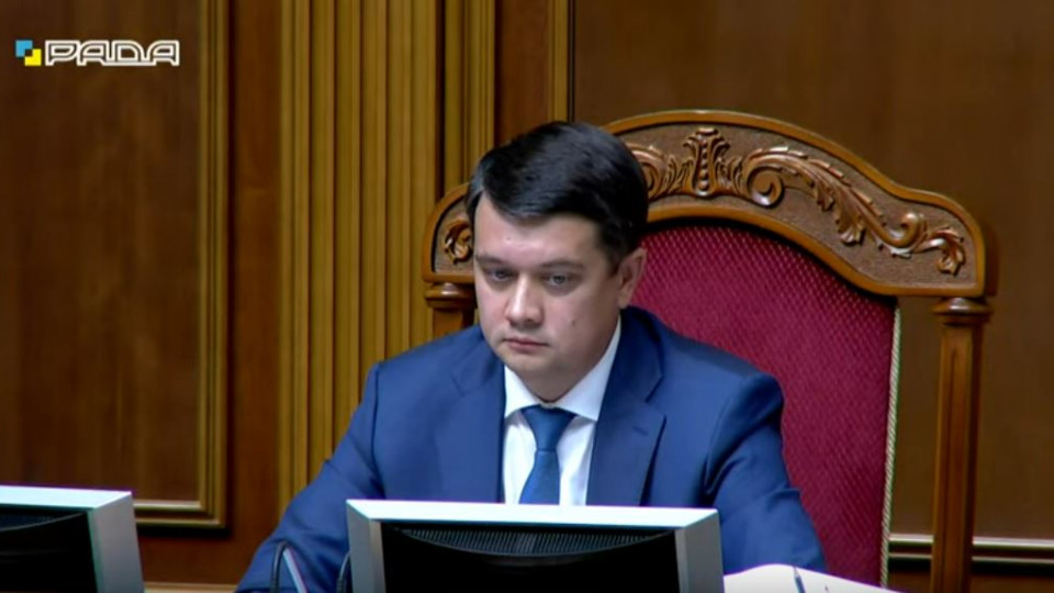 Разумков уступил ведение заседания по снятию себя с должности главы Верховной Рады Стефанчуку