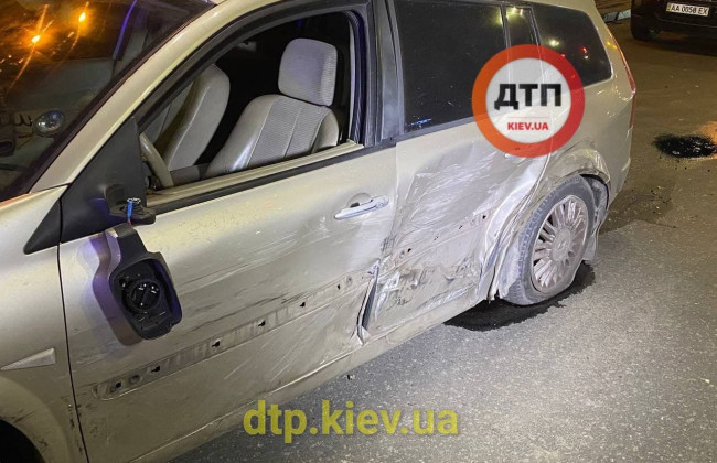 Попали в ДТП: в Киеве работники СТО взяли покататься авто клиента