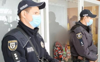 В супермаркете Чернигова убили полицейского: притащили его к кассе, уронили и избили
