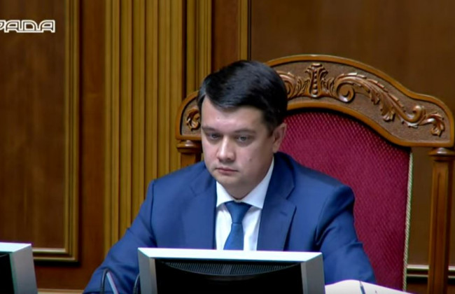 Разумков уступил ведение заседания по снятию себя с должности главы Верховной Рады Стефанчуку