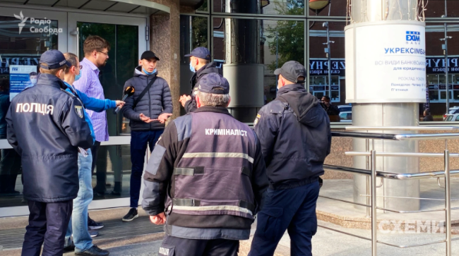 Пригласили на допрос как потерпевших: дело журналистов «Схем» контролирует прокуратура