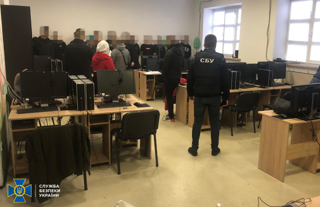 СБУ заблокувала у Вінниці масштабну схему шахрайства з банківськими картками: щомісячний оберт 6 млн грн