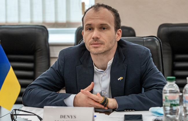 Денис Малюська пропонує змінити правила вирішення батьками питань тимчасового виїзду дітей за межі України