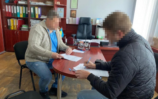 Куди пішли кошти, виділені на ремонт шкіл: підозрюють чиновника Дарницької РДА