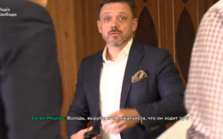 «Схемы» восстановили удаленное видео нападения на журналистов в «Укрэксимбанке»