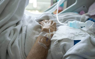 В Днепре медики борются за жизнь семьи с COVID-19