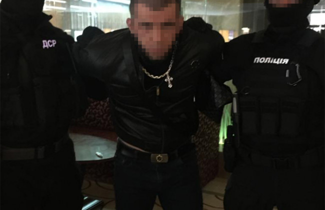 Погрожували розправою над сім’єю: на Харківщині рейдери вимагали 700 тисяч доларів від директора підприємства