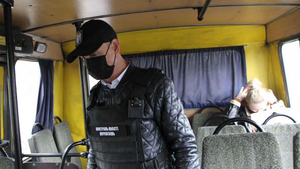 В Киеве война перевозчиков и КГГА: маршрутчики подали в суд из-за проверок