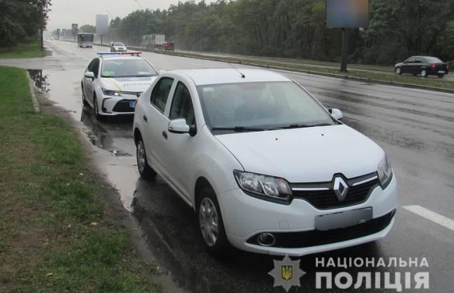 GTA по-киевски: мужчина заказал такси, а потом угнал машину