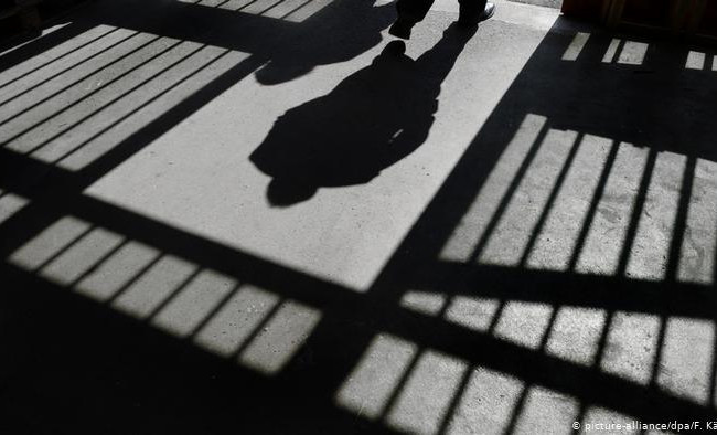 Сказал полиции, что устал: в Днепре 69-летний мужчина вышел на улицу и застрелился