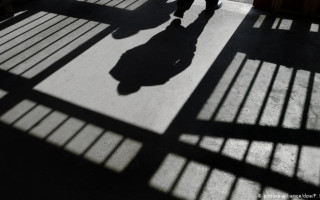 Сказал полиции, что устал: в Днепре 69-летний мужчина вышел на улицу и застрелился