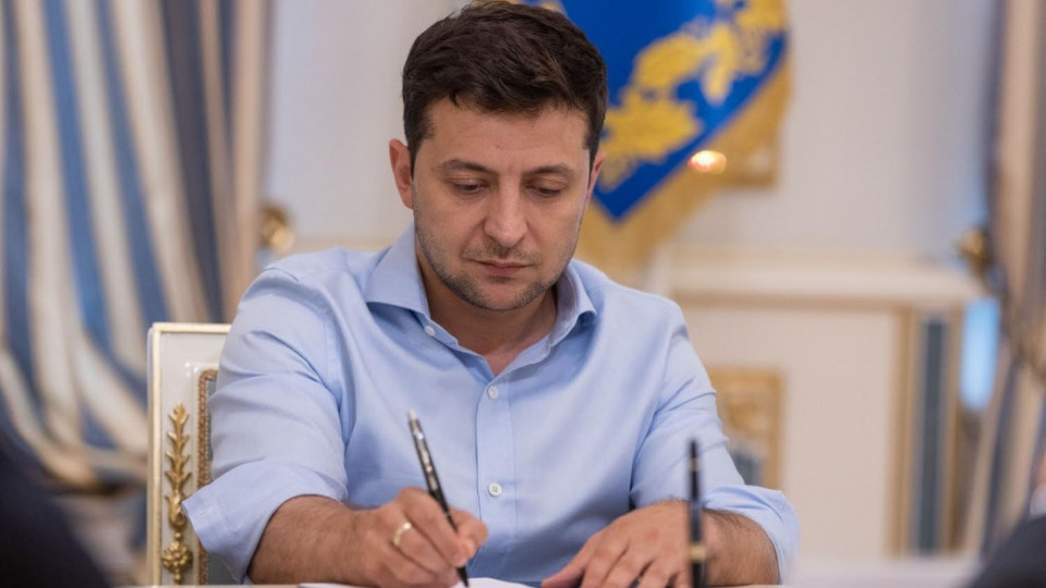 Зеленский уволил пять послов