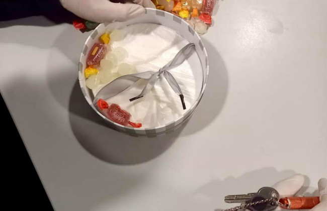Цукерки з сюрпризом: у Києві затримали юнака з наркотиками
