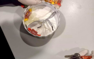 Цукерки з сюрпризом: у Києві затримали юнака з наркотиками